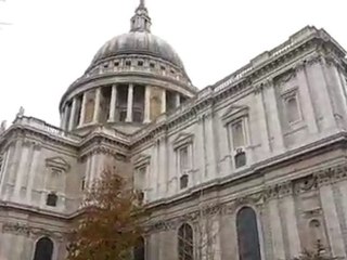 Dans les jardins de Saint-Paul à Londres