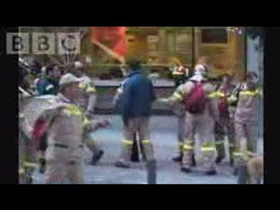 Affrontements entre policiers et pompiers en Grèce