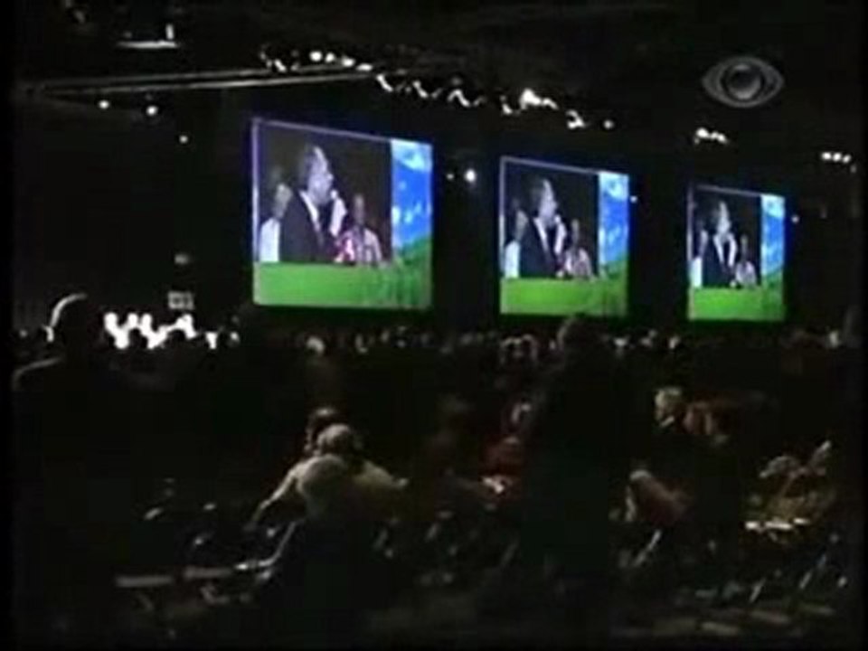 Lancer de chaussures et cris lors de la réunion des action