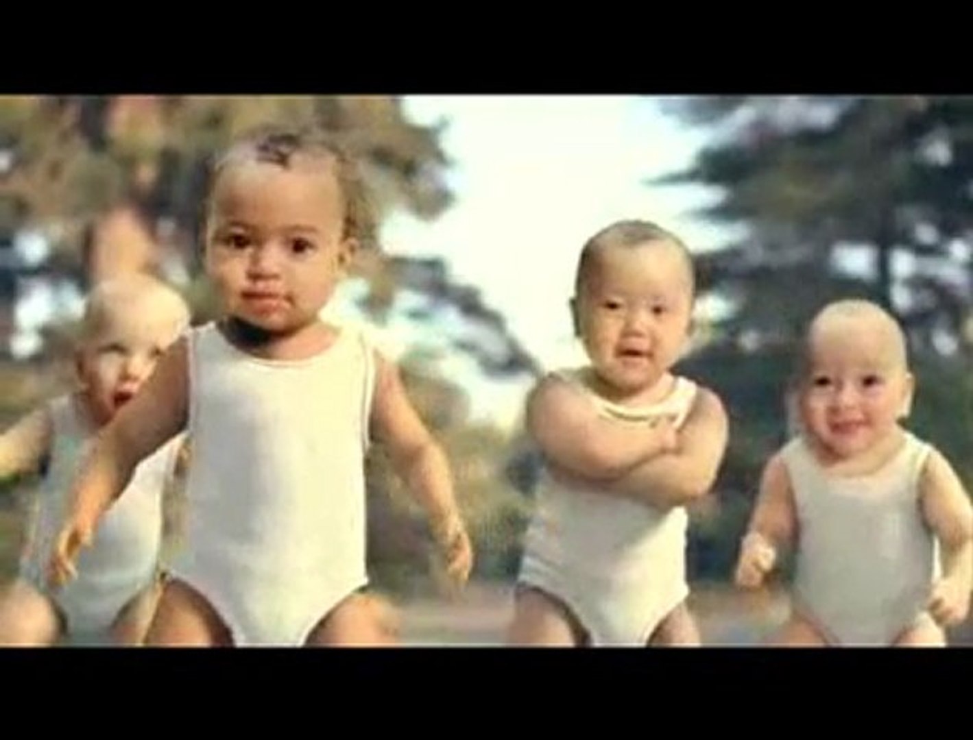 La Pub Des Bebes D Evian En Rollers Video Dailymotion
