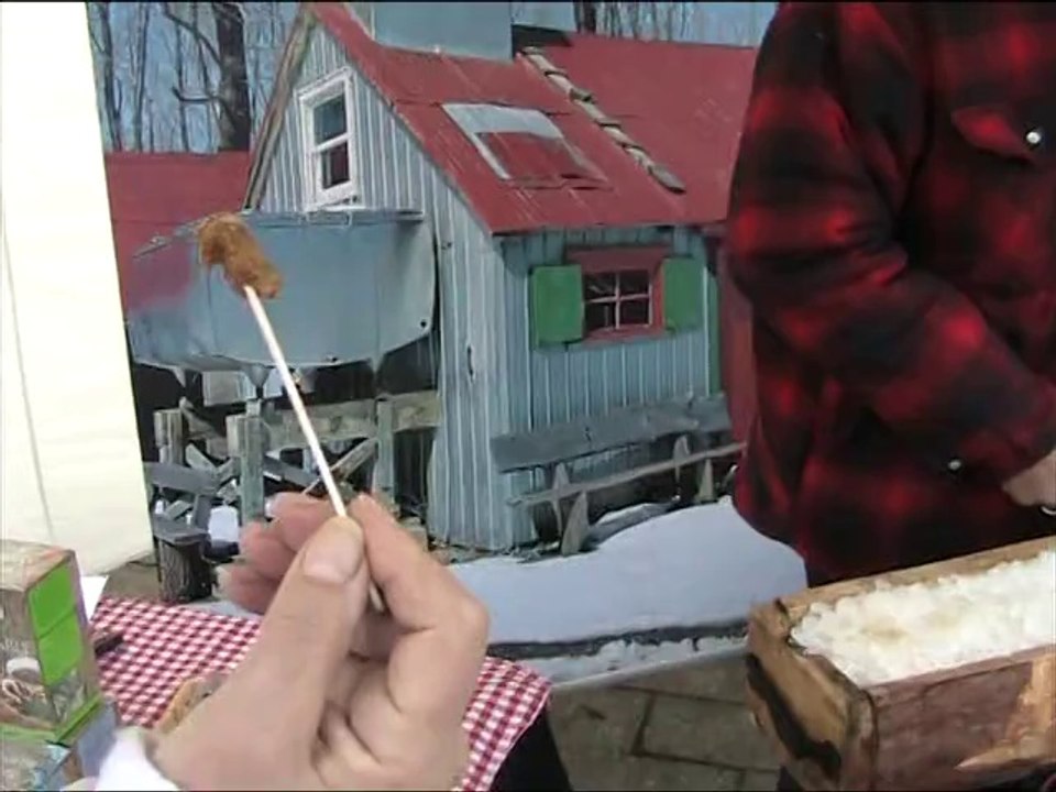 Tire de sirop d'érable sur neige
