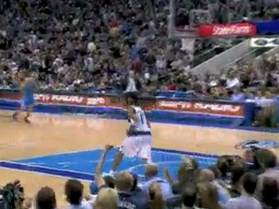 NBA Shawn Marion picks off Peja Stojakovic's inbounds pass a