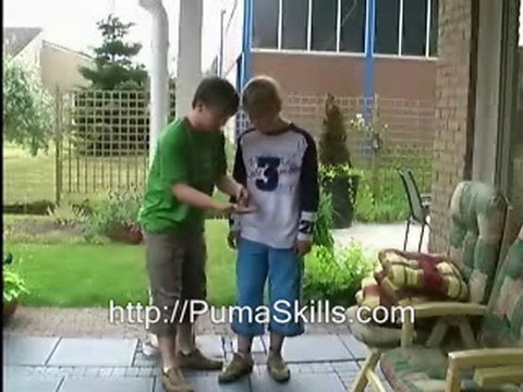 Learn closeup street magic tricks to pick up girls