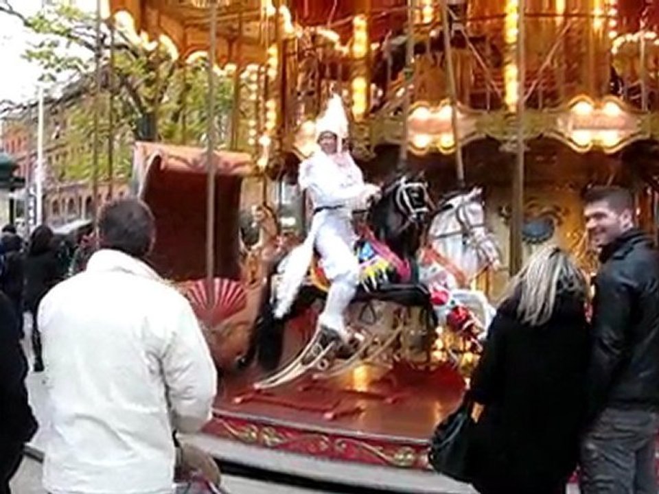 Lutine sur un manège