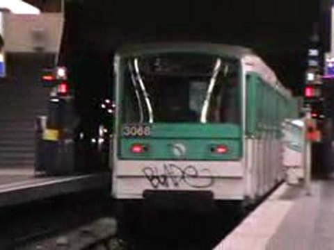 MF67 : Manoeuvre à la station Gallieni sur la ligne 3 du métro parisien