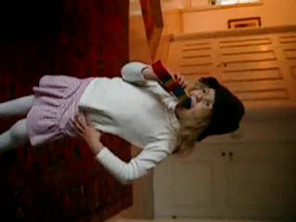 beti mit hut tanzend