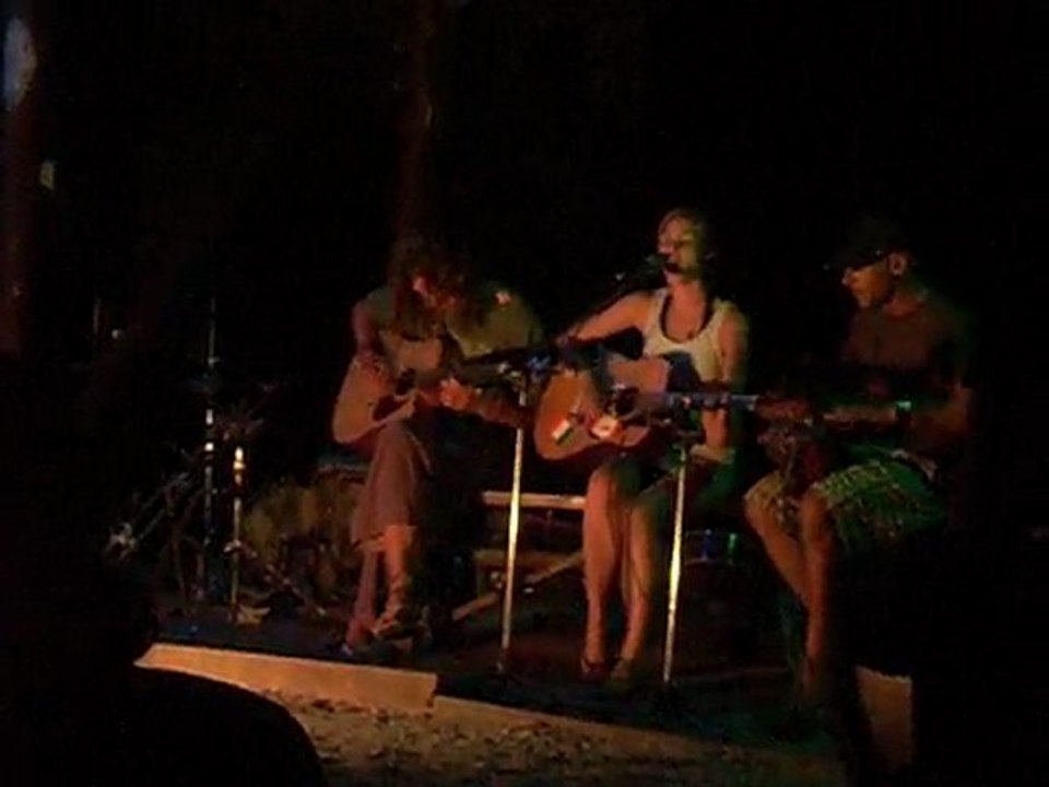 Kristoff et Tina au Talent Show - Byron Bay - AUSTRALIA