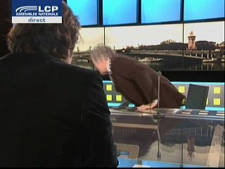 Politique matin:  Frédéric Lefebvre, Jean Glavany quitte le plateau !