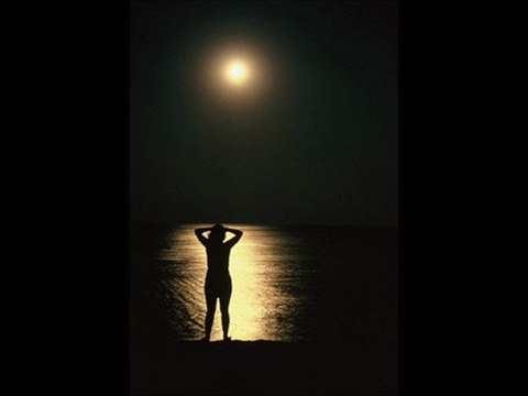 İZZET YILDIZHAN AY BULUTA GİRMİŞ