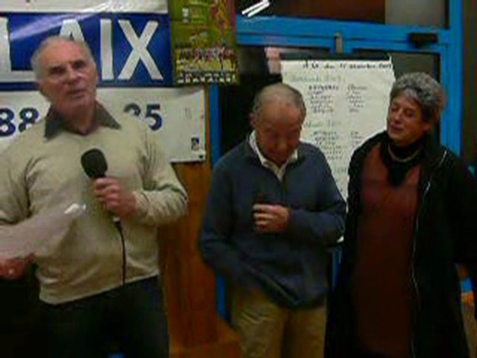 raymond perouas reçoit la medaille  jeunesse et sport