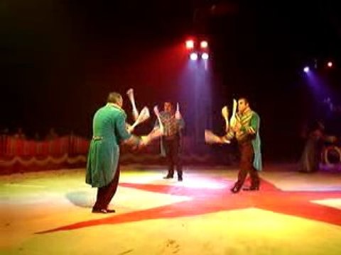 cirque maximum - jongleurs