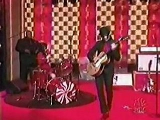 The White Stripes - Seven Nation Army - (live on Conan)