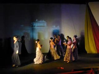 Paola  y Ambar bailando Rosa Marìa !Flamenco!
