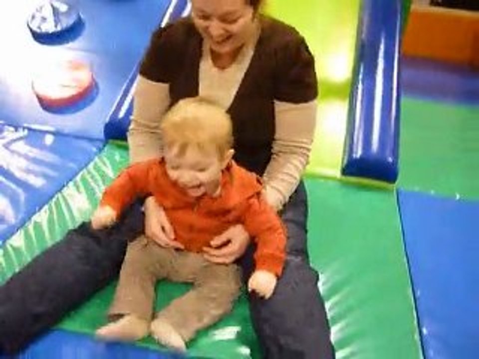 Tim et maman sur le toboggan #1