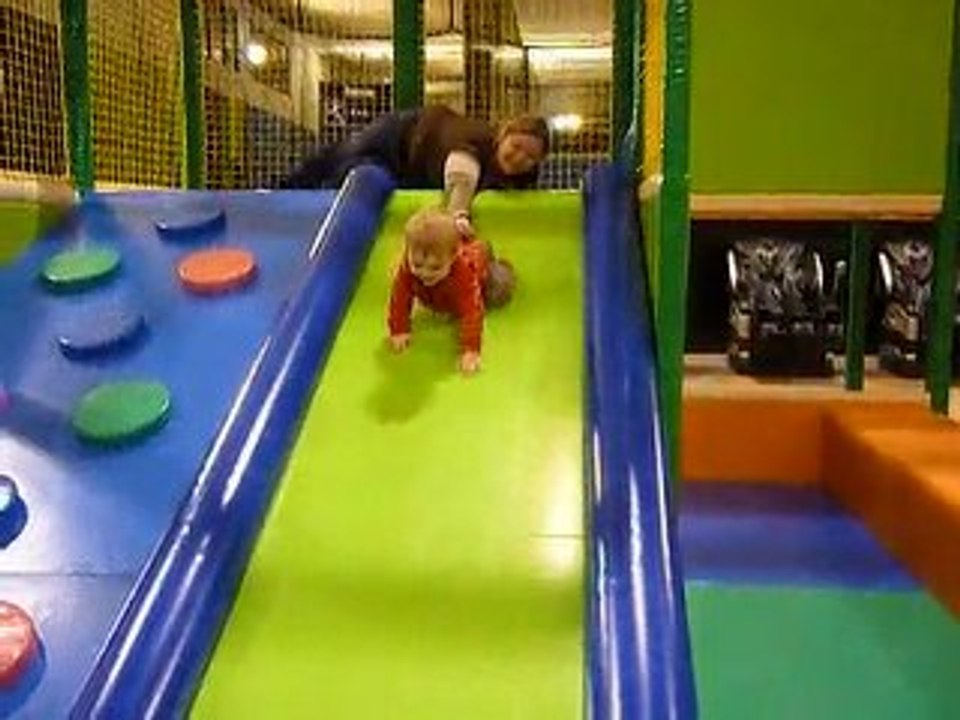 Tim et maman sur le toboggan #2