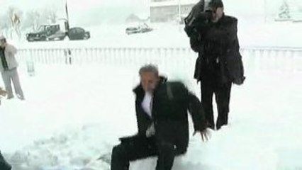 Bandić pao i puzi po snijegu u Brčkom