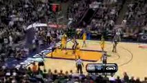 NBA Richard Jefferson drives to the basket and finishes with