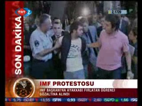 Le lancer de chaussure contre DSK