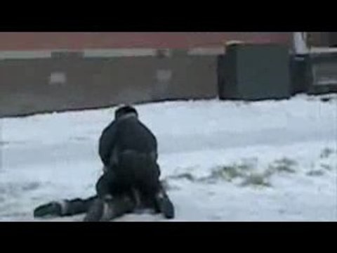Arrestation musclée dans une bataille de boule de neige