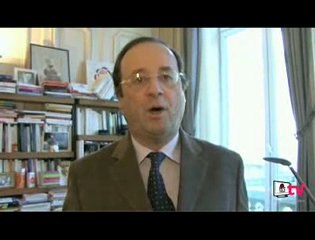 L`année des voeux Internet: Hollande devant une étagère