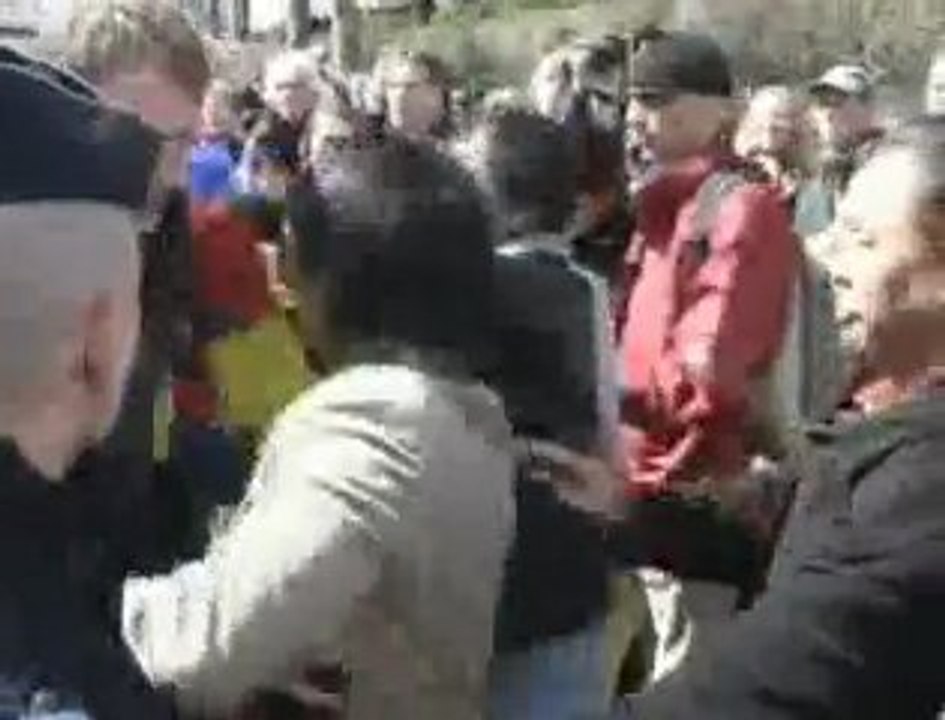 Affrontements sur le passage de la flamme à Paris