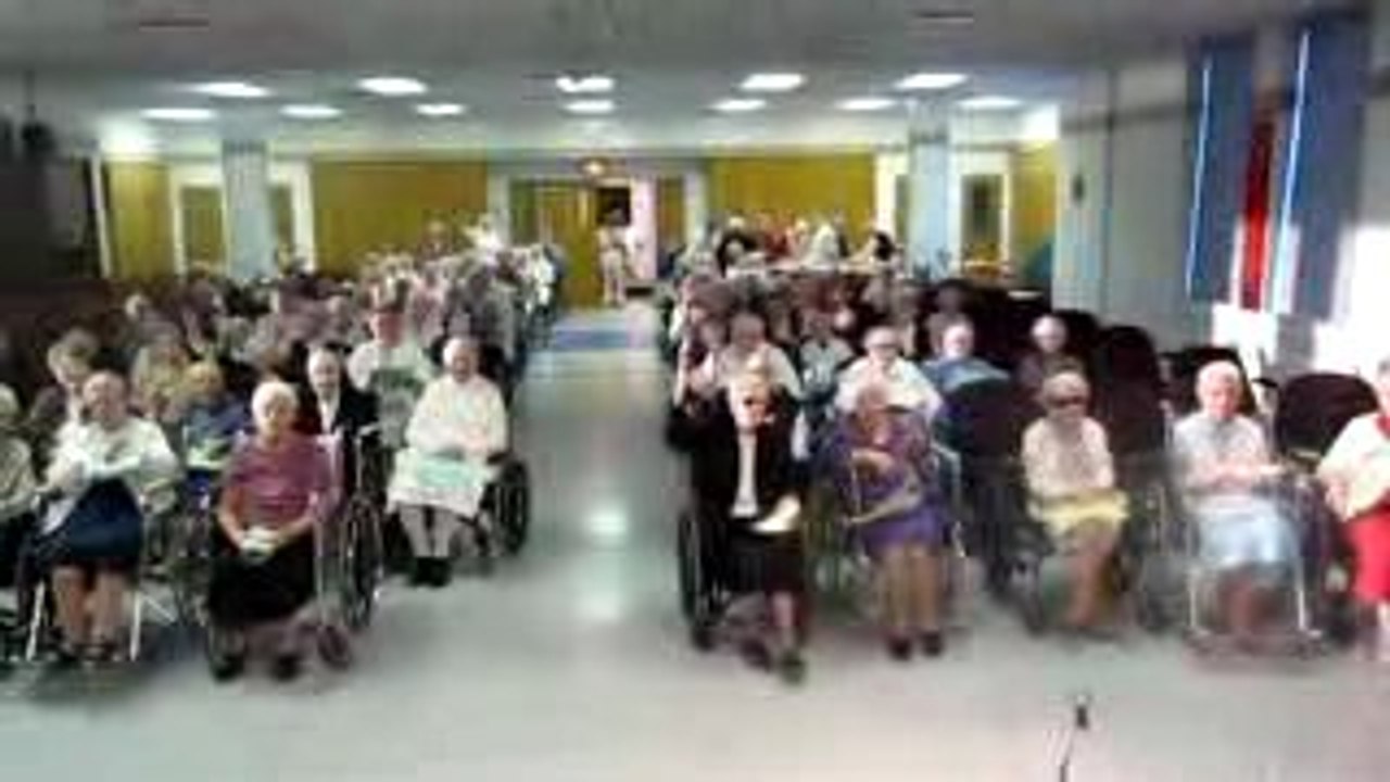 Voeux pour Thérèse de la part des Soeurs de la Providence