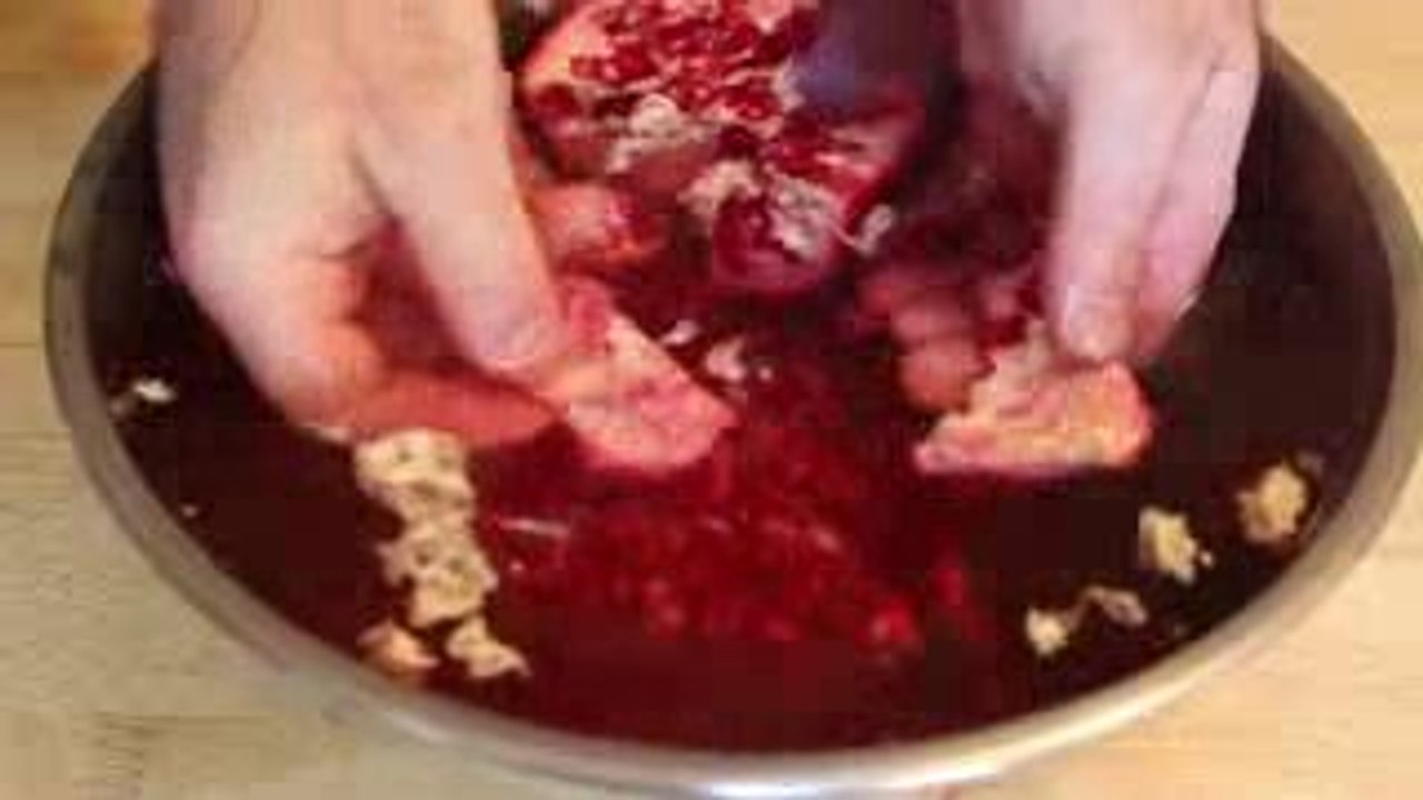 How to Seed a Pomegranate with NO mess!