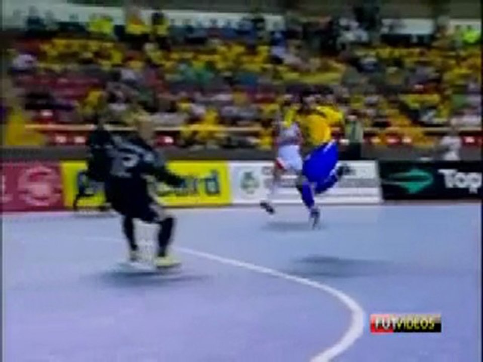 FUTSAL BRASIL- Golaço do Falcão (Dribble Lob) !!!