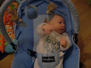 Bébé Bastien dans le transat