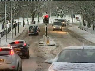 Heavy snow disrupts Britain