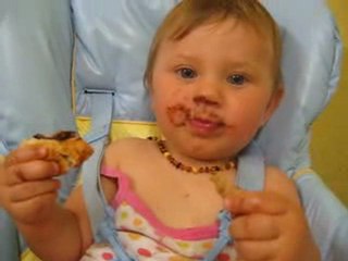 j u l i e     mange son pain