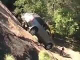 range rover grimpe puis descend une pente à 45 degrés