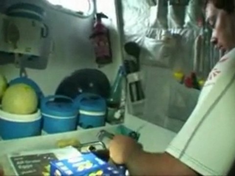 Jules Verne 09 / Groupama 3 : A table !!!