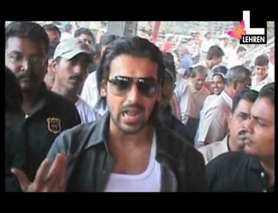 Farah Dumps SRK Again !!