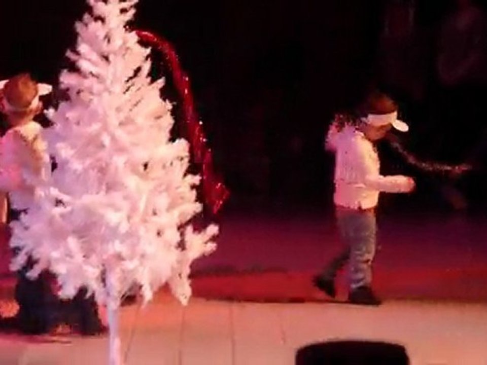 1ere Dance de noel MATHIS