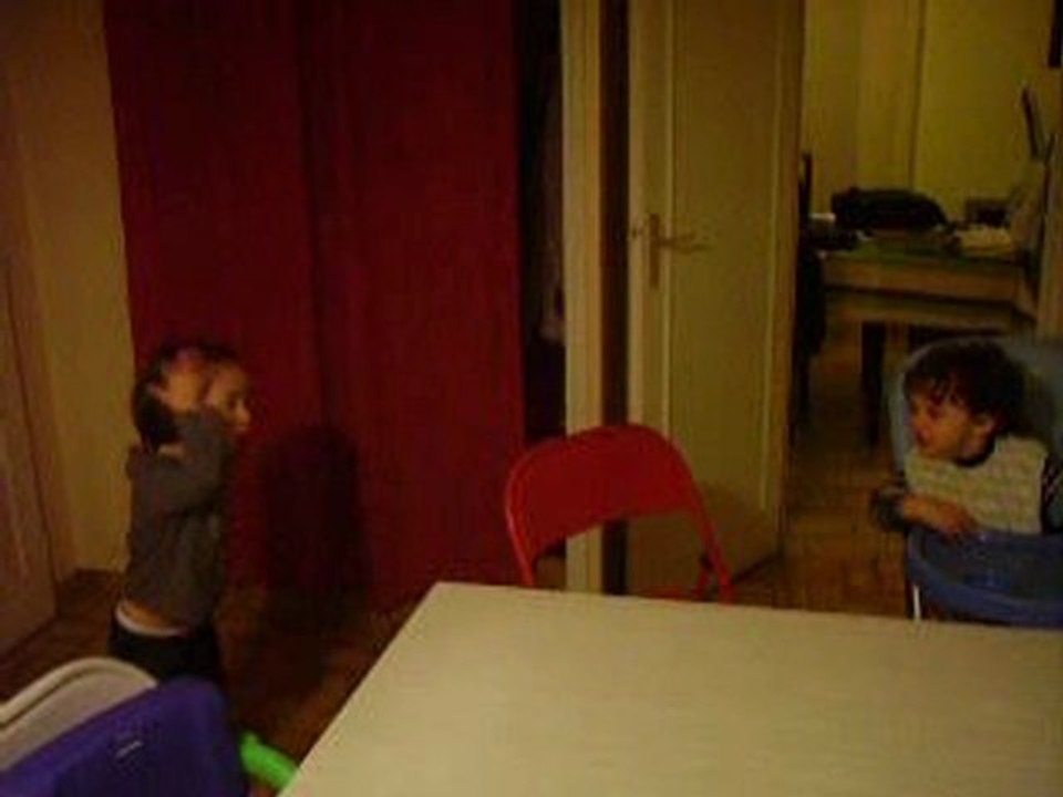 deux petites mains qui dansent