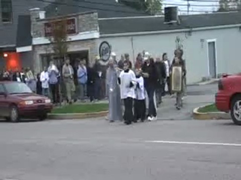 FiNews #58: FIs Lead Procession Around Clinic