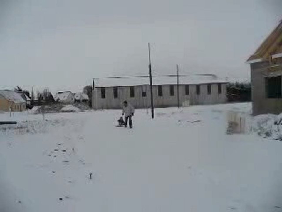 Emma et son papa : la luge 1