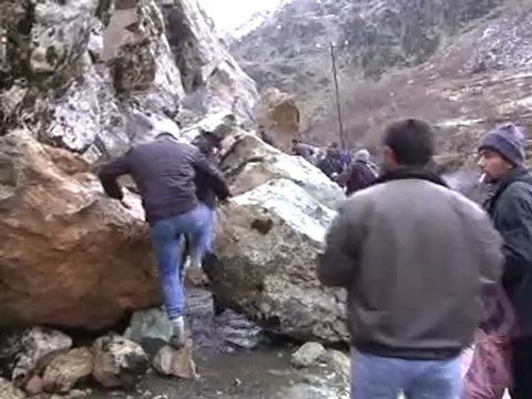 Dağlıca yolu dinamitle açıldı yüksekova haber hakkari