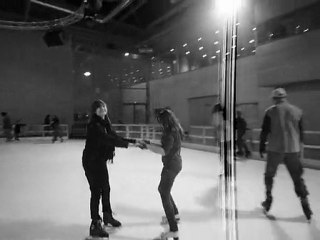 Marion & Pauline sur la glace.