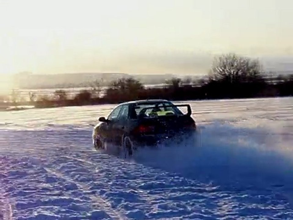 subaru GT en glisse 2