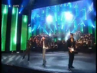 Feels Like Saving the World - Live @ DR's Store Juleshow '09