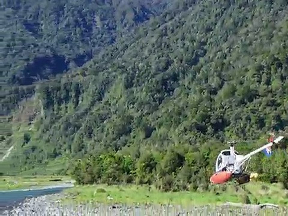 Helicopter kayak shuttle: décollage pour l'Arahura River