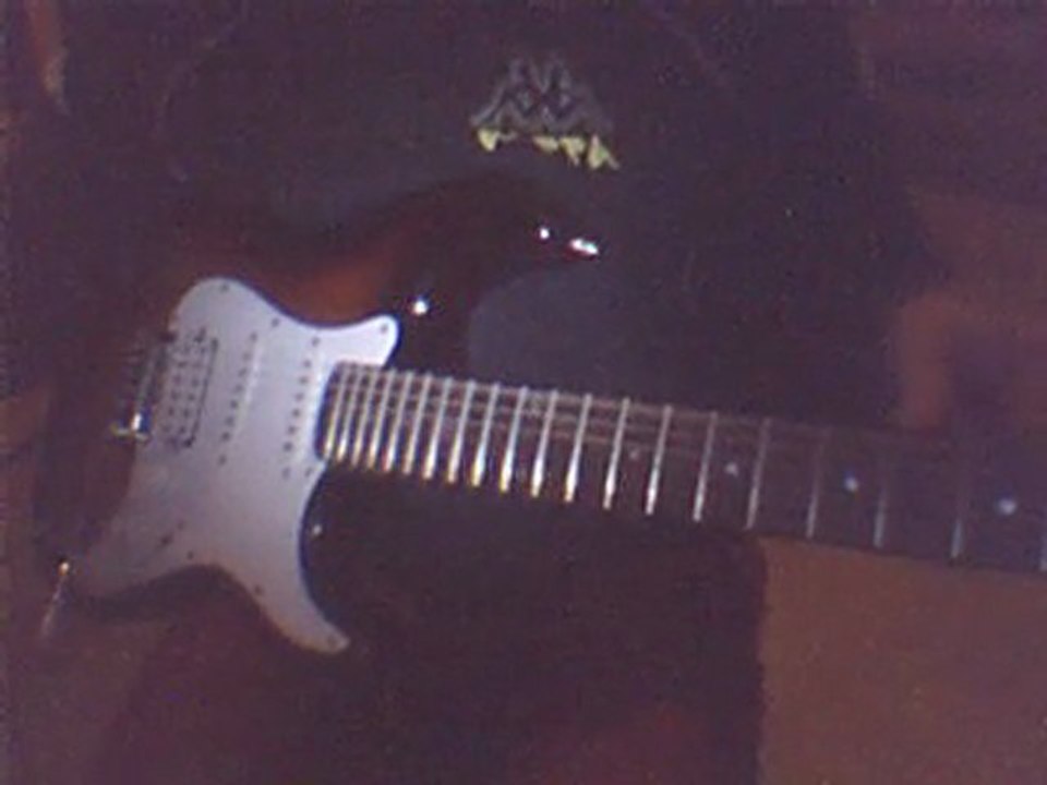 melodie genre intro metalica a la guitare,enfin j'essai..