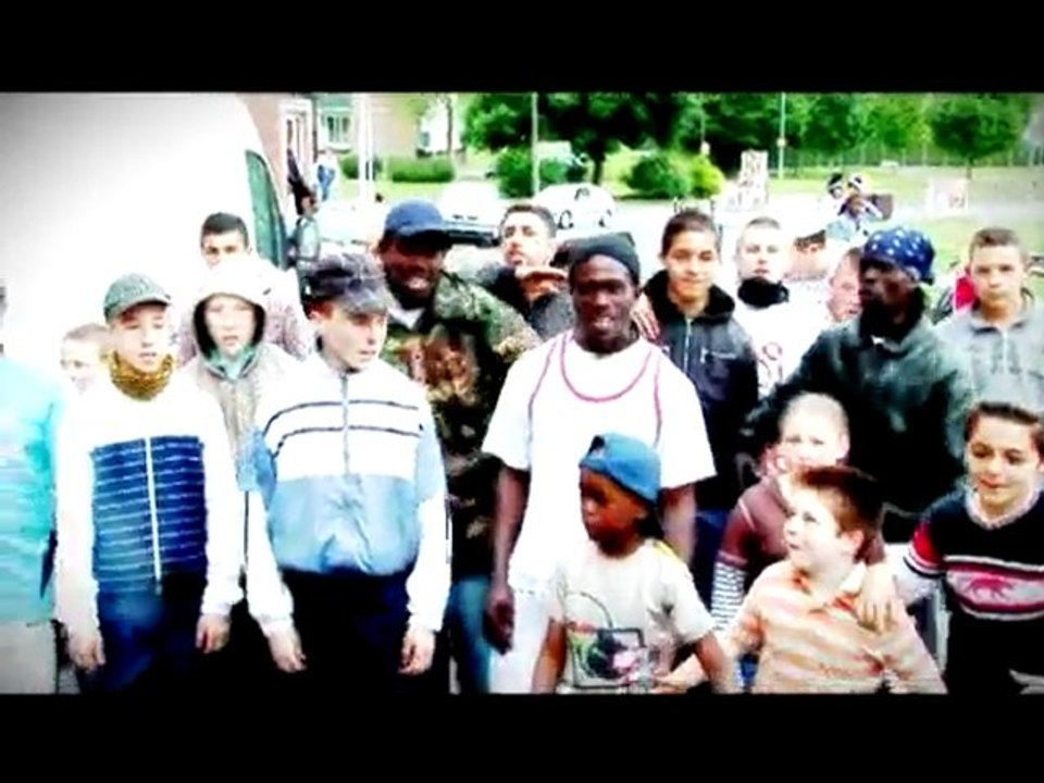 "La FAIM JUSTIFIE LES MOYENS" de NATURE MORTE aka N.M.O