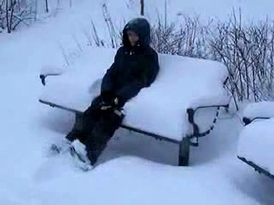 Comment s'assoir sur un banc quand il a neigé ?