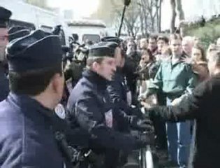 Affrontements sur le passage de la flamme à Paris