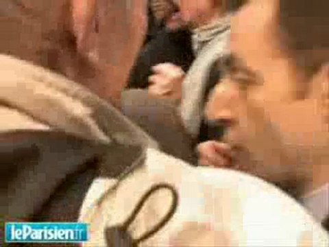 Casse-toi, pauvre con: le président se dispute au Salon ag