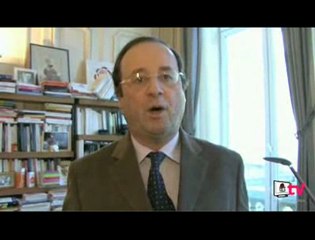 L`année des voeux Internet: Hollande devant une étagère