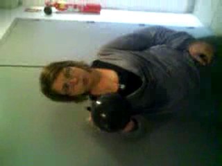 Agathe joue avec de l helium